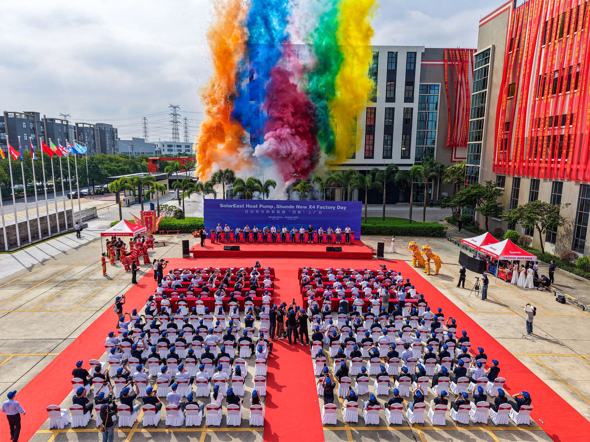 Solareast „Four-New Factory Day“ und Einführung der Apollo-Serie